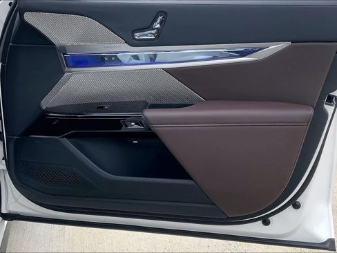 Used 2024 BMW 740i image 26