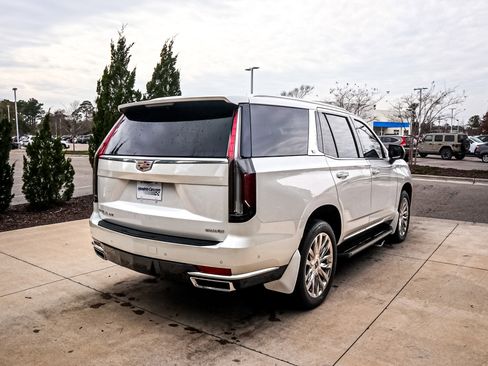 Used 2022 Cadillac Escalade Premium Luxury image 12