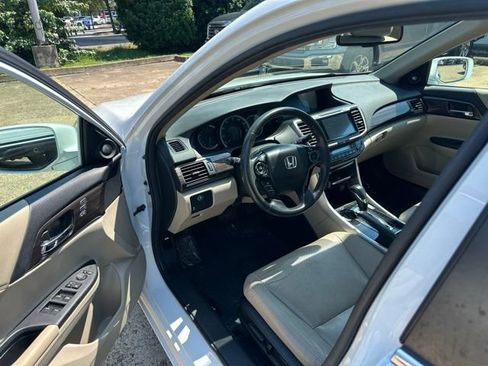 Used 2016 Honda Accord EX-L image 10