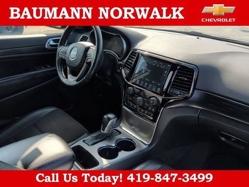 Used 2020 Jeep Grand Cherokee Altitude AWD/4WD image 26