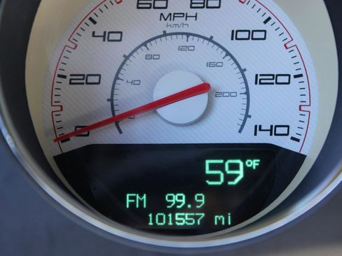 Used 2014 Dodge Challenger SXT RWD image 27