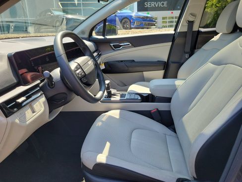 Certified 2026 Kia Sportage EX w/ EX Panorama Roof Package FWD image 9