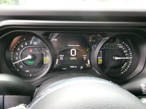 Used 2025 Jeep Wrangler Unlimited Sahara w/ Safety Group AWD/4WD image 16