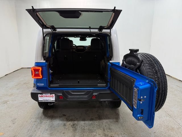 New 2026 Jeep Wrangler Unlimited Sahara w/ Whitecap Package AWD/4WD image 8