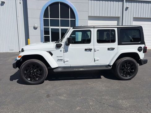 Used 2023 Jeep Wrangler Unlimited Sahara w/ Cold Weather Group image 4