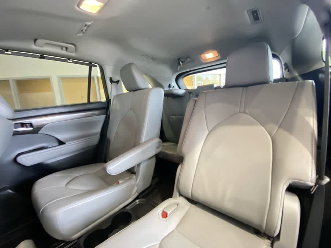 Used 2022 Toyota Highlander Limited AWD/4WD image 26