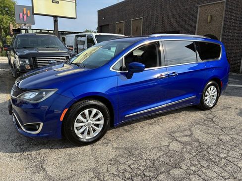 Used 2019 Chrysler Pacifica Touring-L FWD image 13