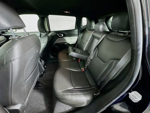 Certified 2025 Jeep Compass Limited image 34