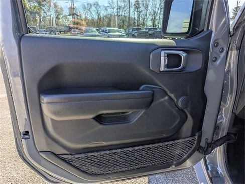 Used 2021 Jeep Gladiator Sport image 13