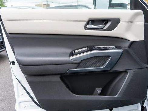 Certified 2025 Nissan Pathfinder SL image 22