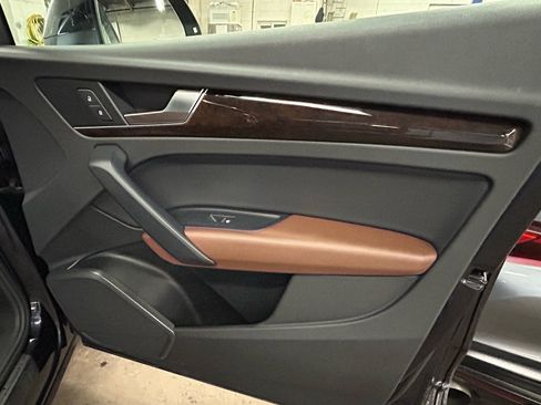 Used 2019 Audi Q5 2.0T Premium w/ Convenience Package image 18