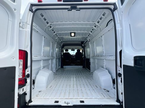 Used 2025 RAM ProMaster 2500 w/ Convenience Group FWD image 34