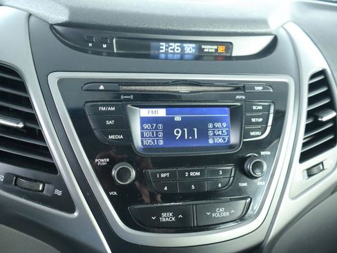 Used 2015 Hyundai Elantra SE FWD image 22