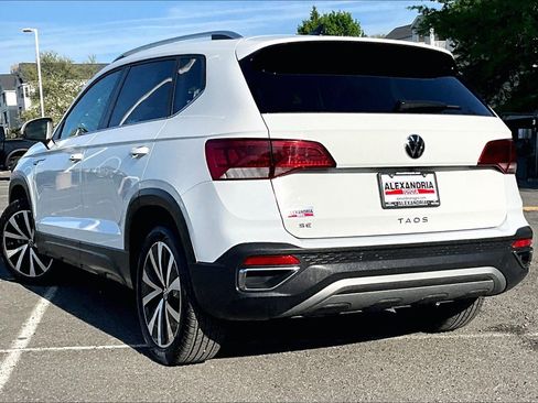 Used 2024 Volkswagen Taos SE FWD image 11