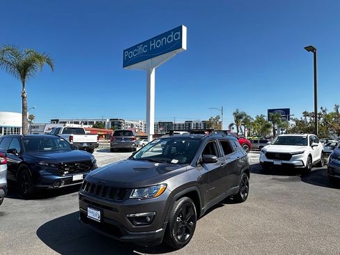 Used 2019 Jeep Compass Latitude FWD image 2