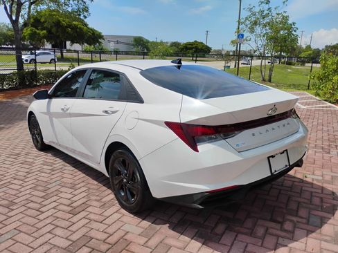 Used 2023 Hyundai Elantra SEL FWD image 6
