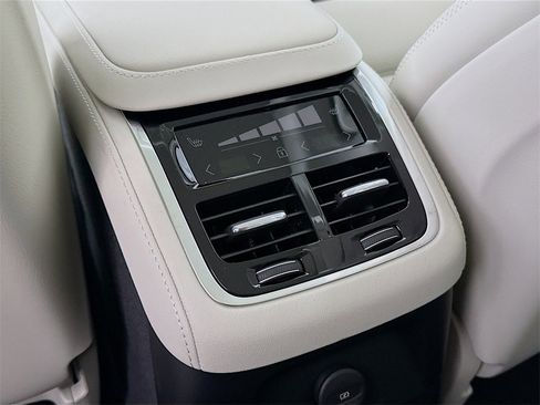 New 2026 Volvo XC90 T8 Ultra w/ Protection Package Premier image 27