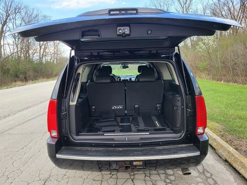 Used 2011 Cadillac Escalade ESV Luxury image 10