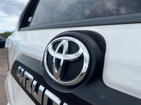 Used 2019 Toyota 4Runner TRD Off-Road AWD/4WD image 12