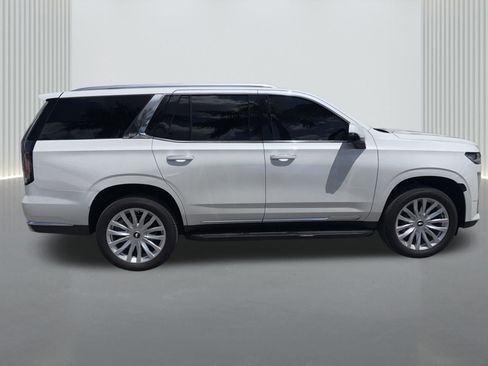 Used 2024 Cadillac Escalade Luxury RWD image 3