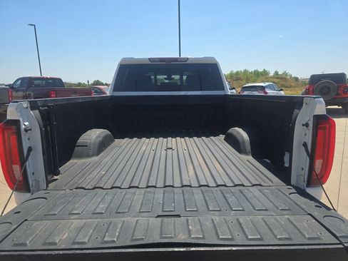Used 2022 GMC Sierra 2500 AT4 w/ AT4 Premium Plus Package AWD/4WD image 12