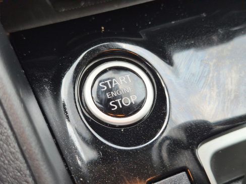 Used 2025 Nissan Versa SV w/ Trunk Package FWD image 21