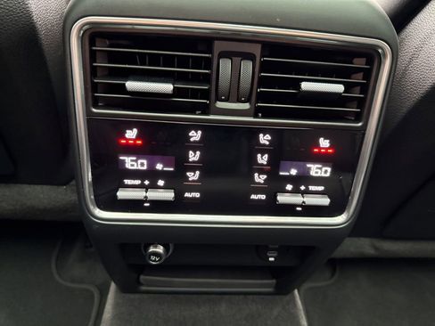 Used 2022 Porsche Cayenne S AWD/4WD image 40