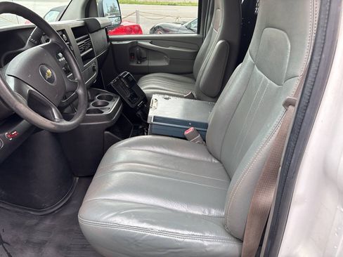 Used 2014 Chevrolet Express 3500 Extended RWD image 15