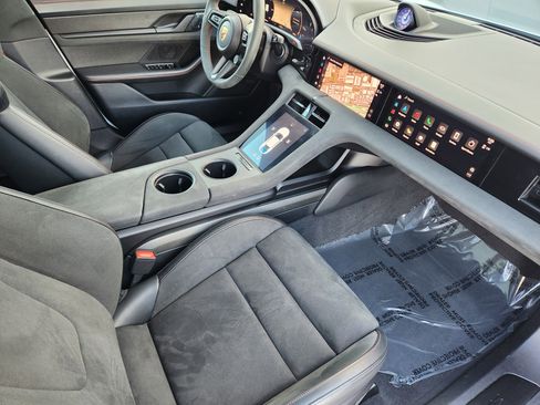 Used 2023 Porsche Taycan GTS image 12