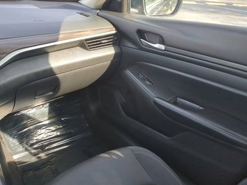 Used 2024 Nissan Altima 2.5 SV image 15