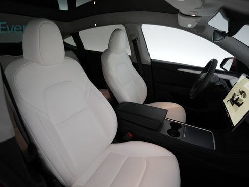 Used 2023 Tesla Model Y Long Range AWD/4WD image 23