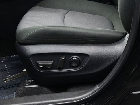 Used 2025 Toyota RAV4 XLE AWD/4WD image 11