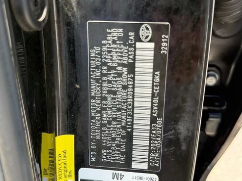Used 2011 Toyota Camry XLE FWD image 40