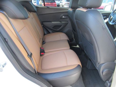 Used 2020 Chevrolet Trax LT w/ Driver Confidence Package FWD image 31