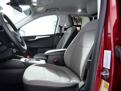 Certified 2022 Ford Escape SE w/ Cold Weather Package AWD/4WD image 16