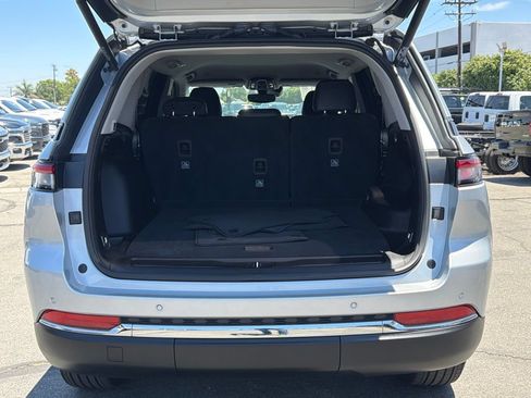 Used 2023 Jeep Grand Cherokee Limited RWD image 16
