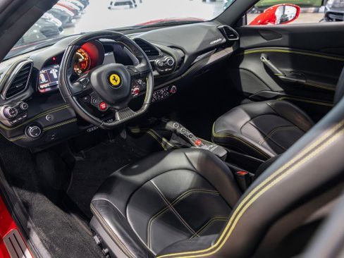 Used 2018 Ferrari 488 GTB RWD image 34