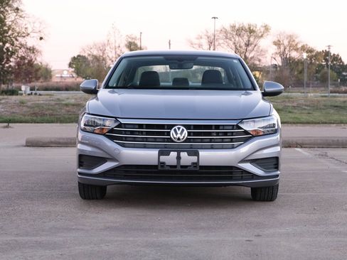 Used 2021 Volkswagen Jetta SE w/ SE Cold Weather Package image 3