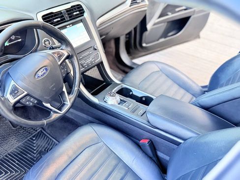 Used 2017 Ford Fusion SE w/ Fusion SE Technology Package FWD image 17