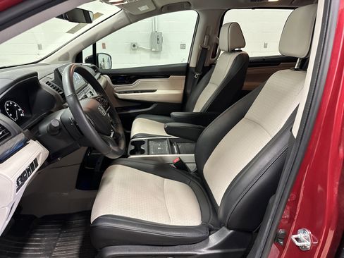 Used 2025 Honda Odyssey Elite image 18