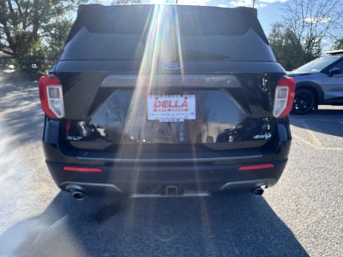 Used 2021 Ford Explorer XLT w/ Equipment Group 202A AWD/4WD image 7