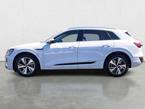 Used 2024 Audi Q8 e-tron Premium Plus w/ Premium Plus Package image 8