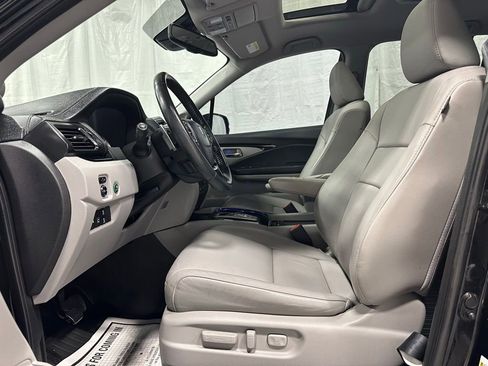 Used 2018 Honda Pilot Touring image 14