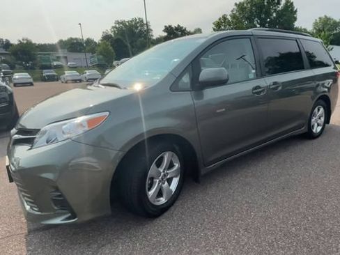 Used 2020 Toyota Sienna LE FWD image 6
