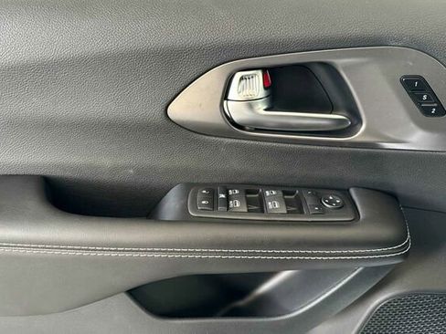 New 2026 Chrysler Pacifica Select image 8