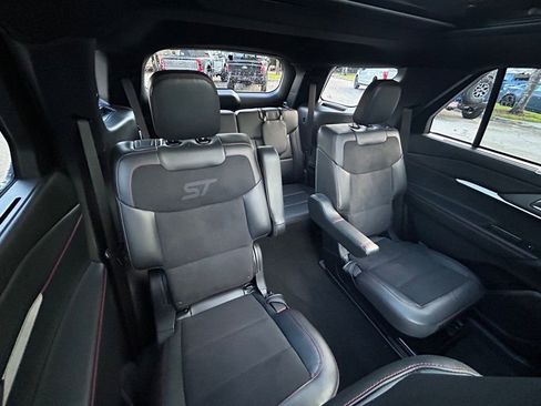Certified 2025 Ford Explorer ST AWD/4WD image 32