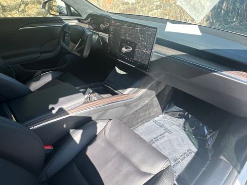 Used 2022 Tesla Model S AWD image 39