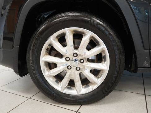 Used 2015 Jeep Cherokee Limited w/ Luxury Group AWD/4WD image 16