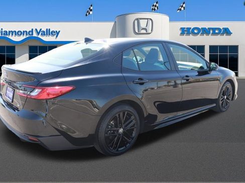 Used 2025 Toyota Camry SE image 8