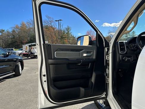 Used 2019 RAM 3500 Big Horn image 23